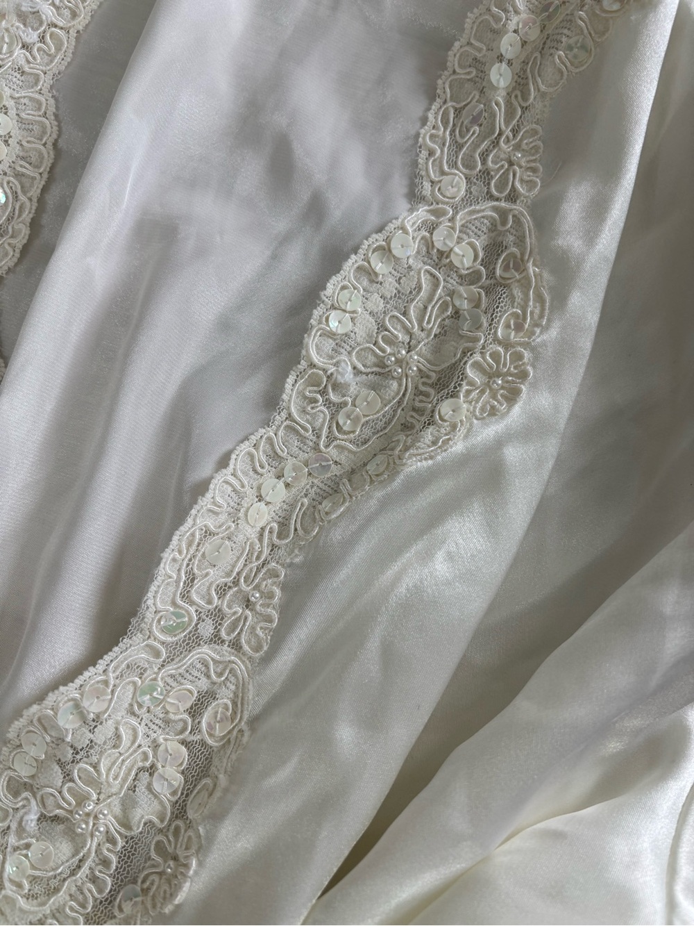 Victoria's Secret vintage Ivory Satin Lace-Trim Bridal Robe - Picture 7 of 7